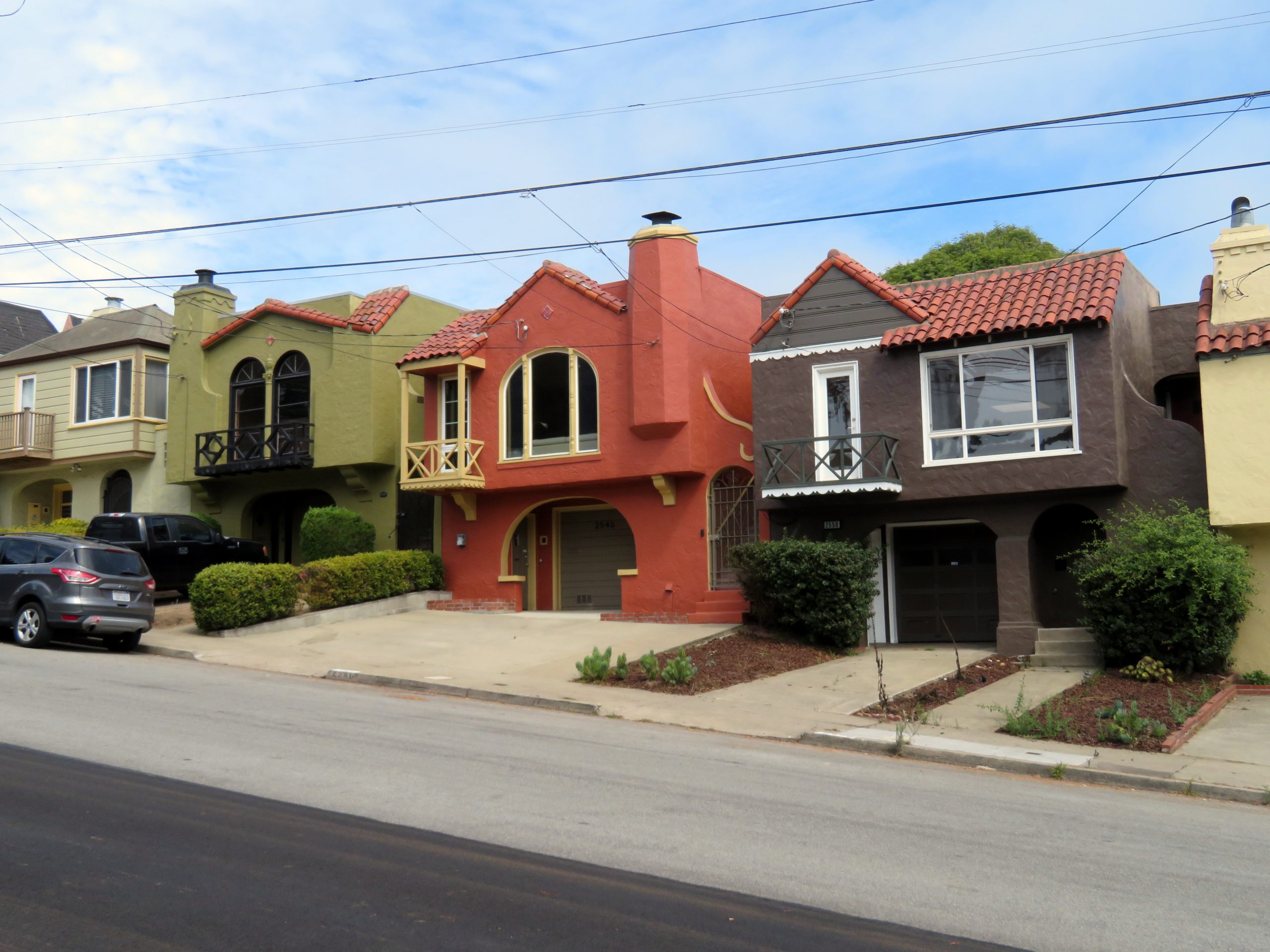 https://commons.wikimedia.org/wiki/File:Houses_on_36th_Avenue_in_the_Parkside_District,_September_2018.JPG
