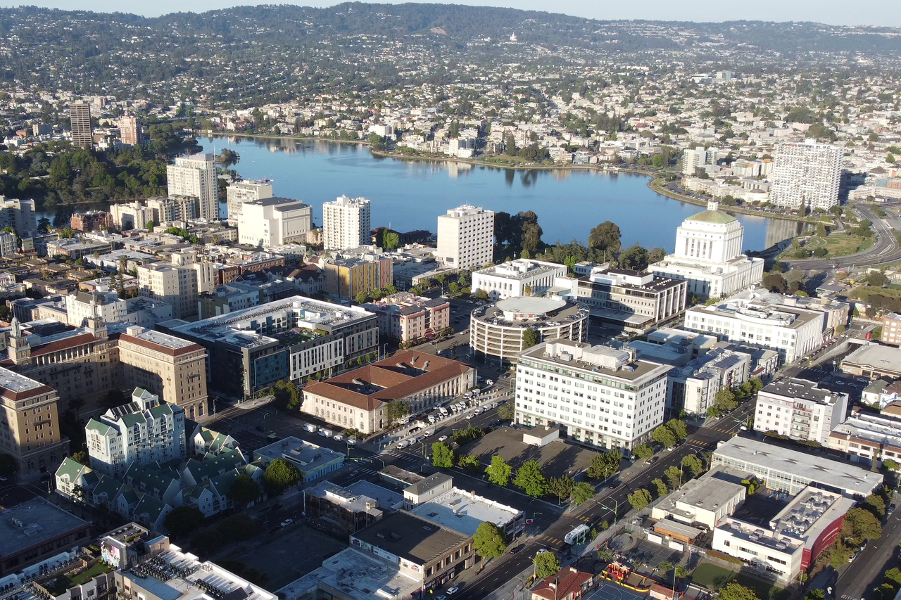 https://commons.wikimedia.org/wiki/File:Lake_Merritt_2022-06-16.png